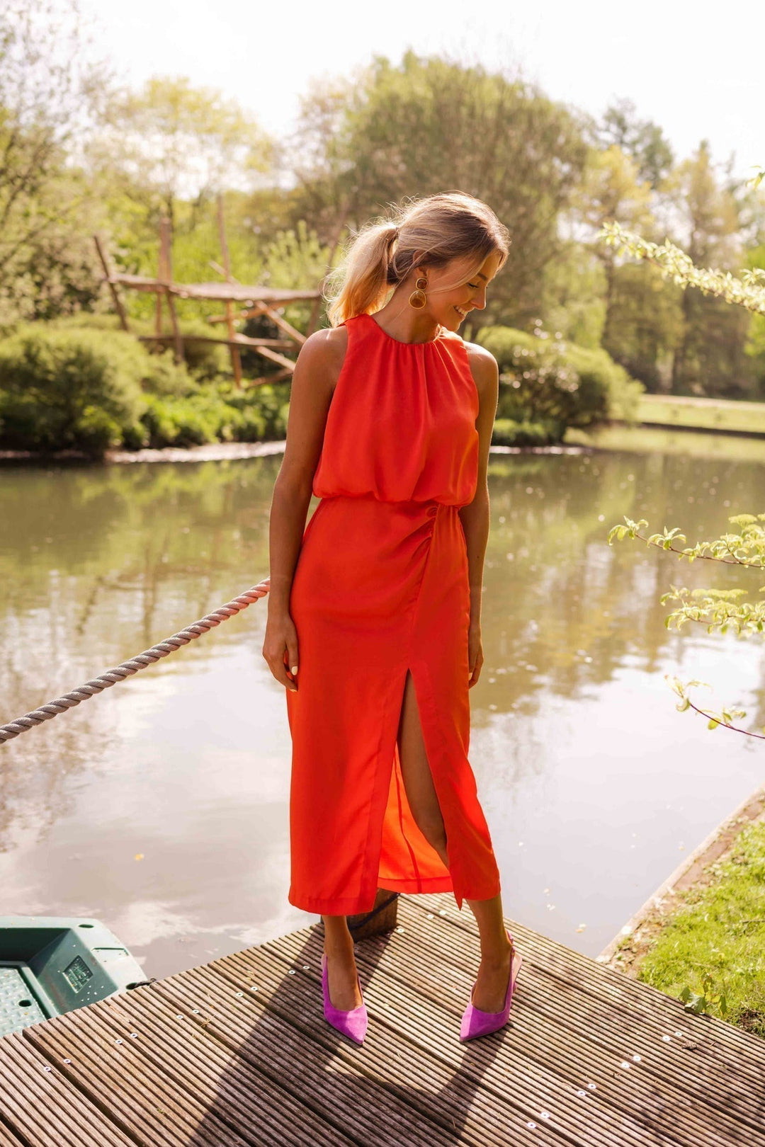 ENOLA - VESTIDO MIDI MODESTAMENTE ATREVIDO