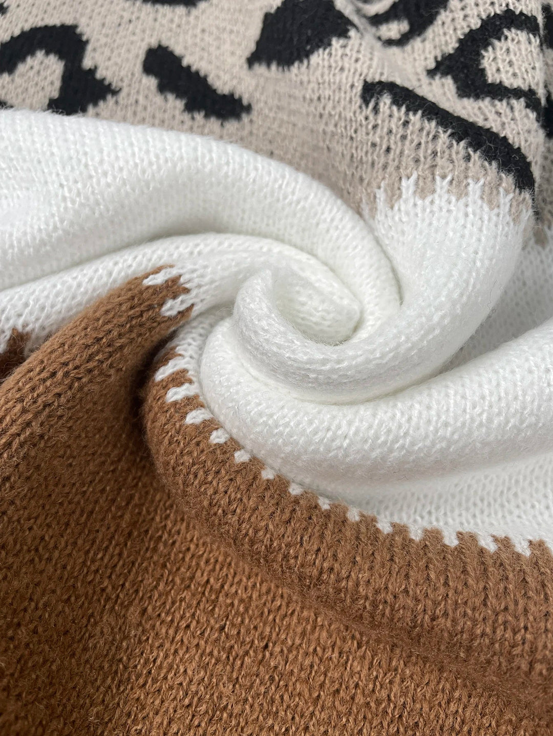 Penelope™ - Suéter Estampado de Leopardo Estilizado