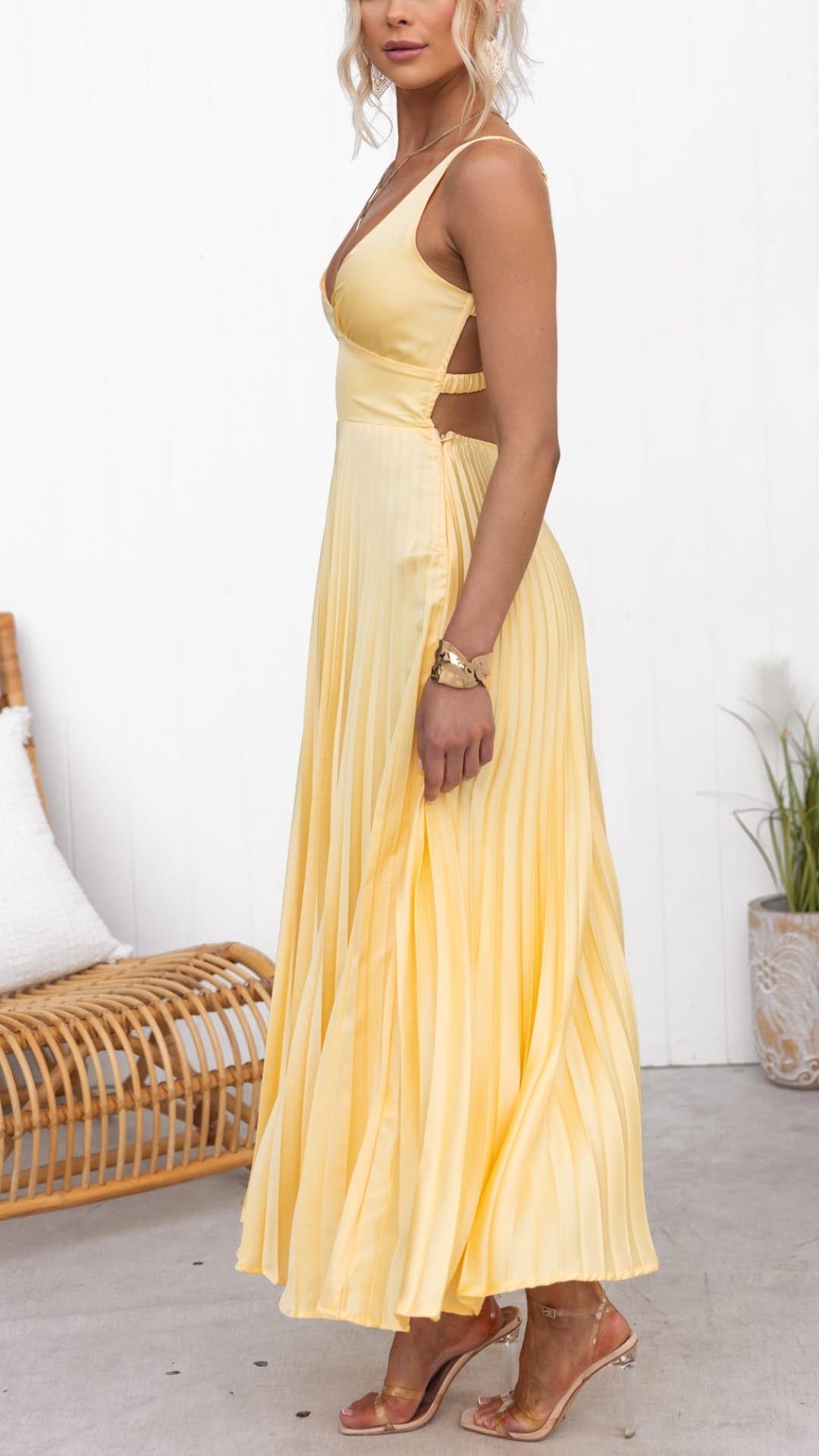 CHERRY - VESTIDO MAXI PLISADO ELEGANTE