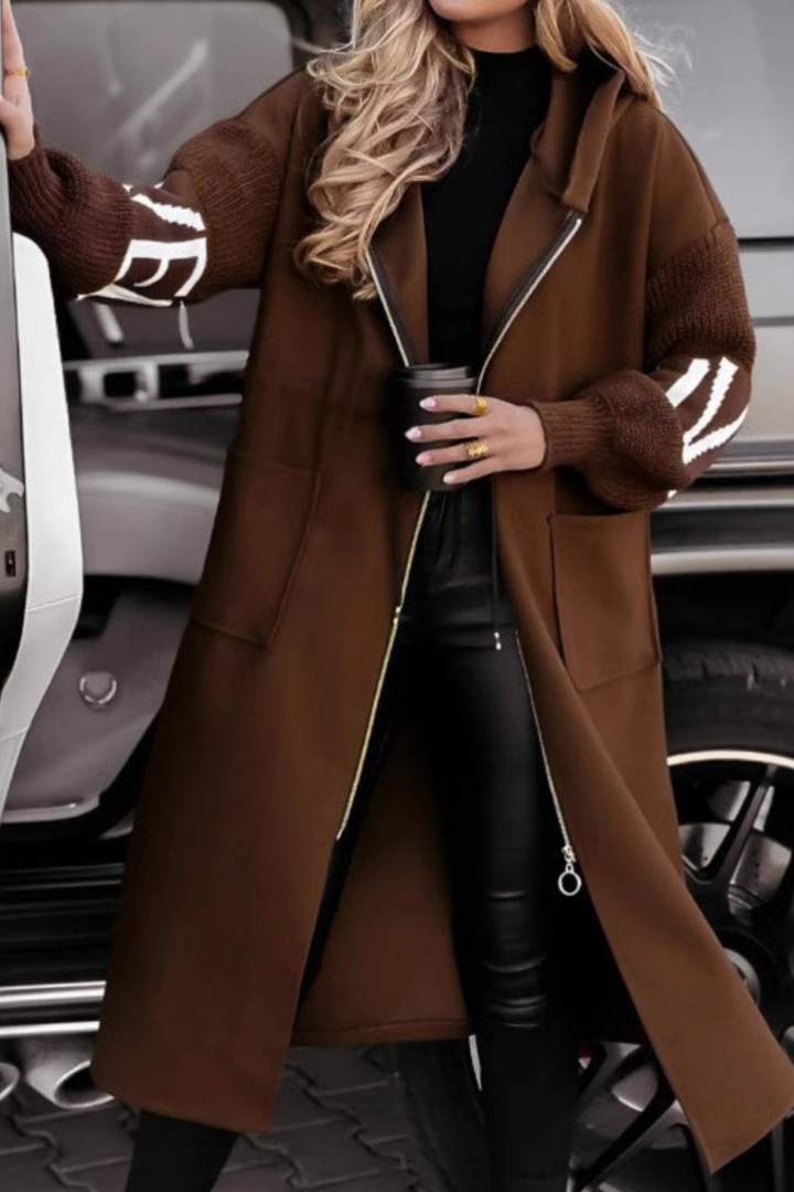 PARÍS - CHAQUETA CON CAPUCHA DE PUNTO MODERNA Y ELEGANTE