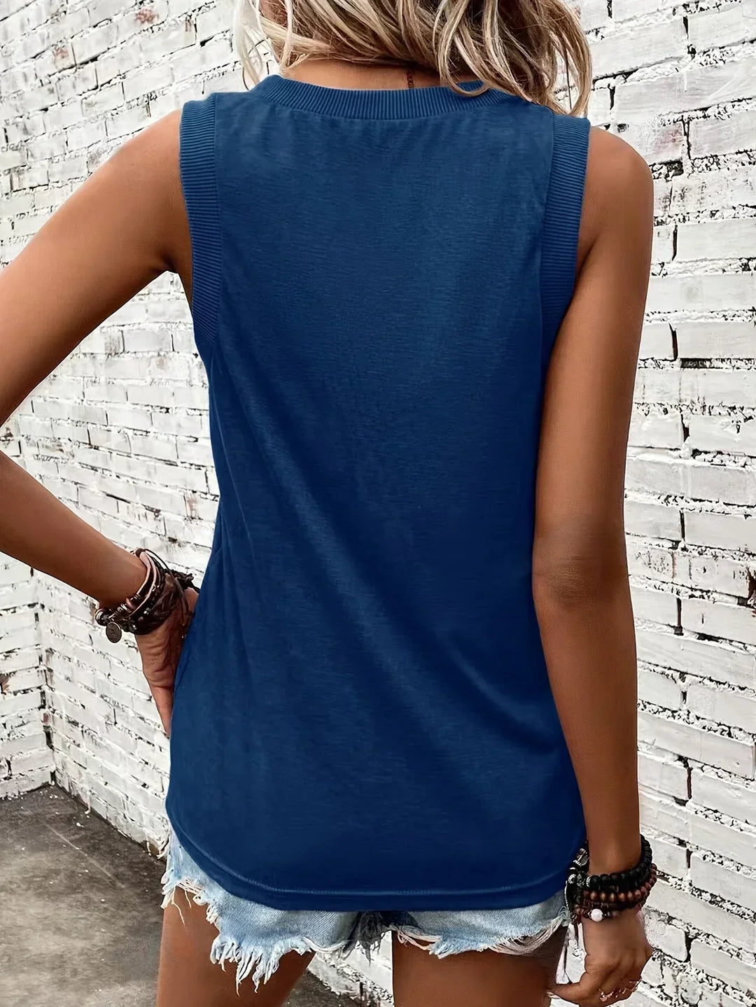 ARCADIA - BLUSA SIN MANGAS CON ESCOTE EN V AIREADA