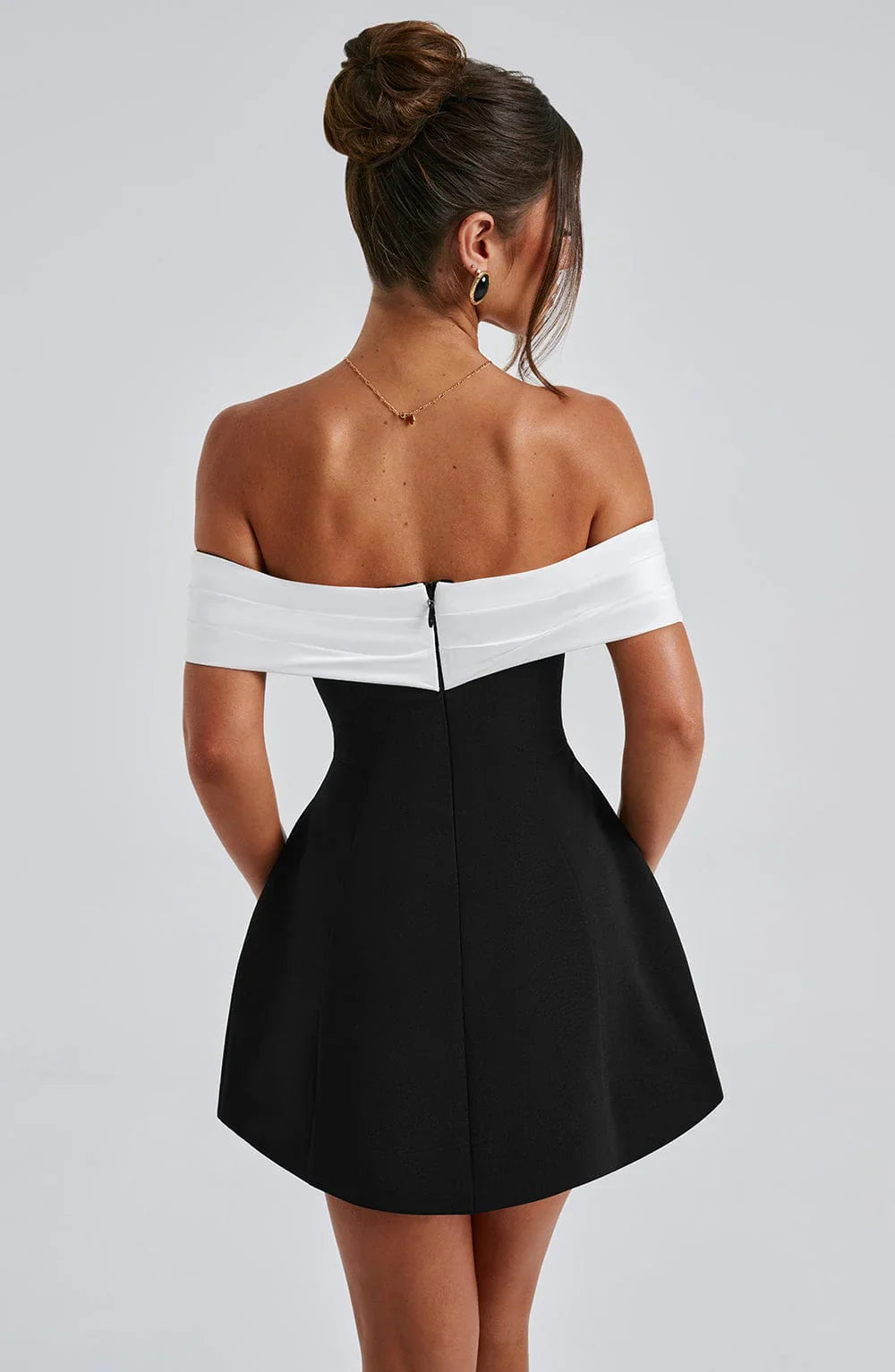 KISSES - VESTIDO MINI CON LAZO SOBREDIMENSIONADO