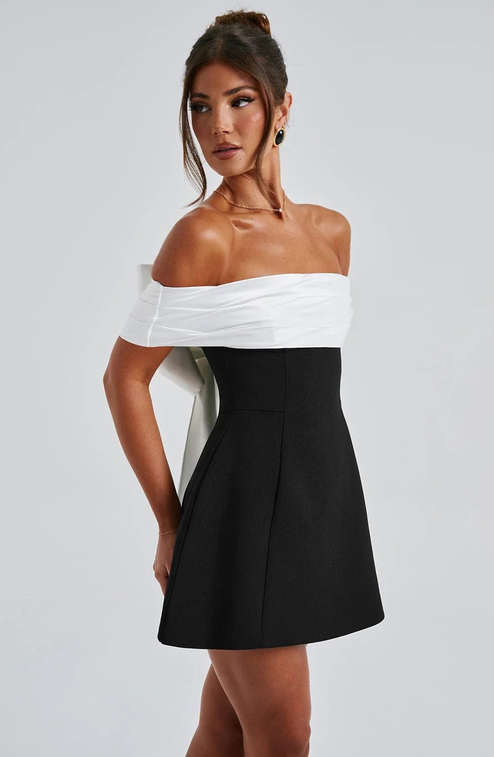 KISSES - VESTIDO MINI CON LAZO SOBREDIMENSIONADO