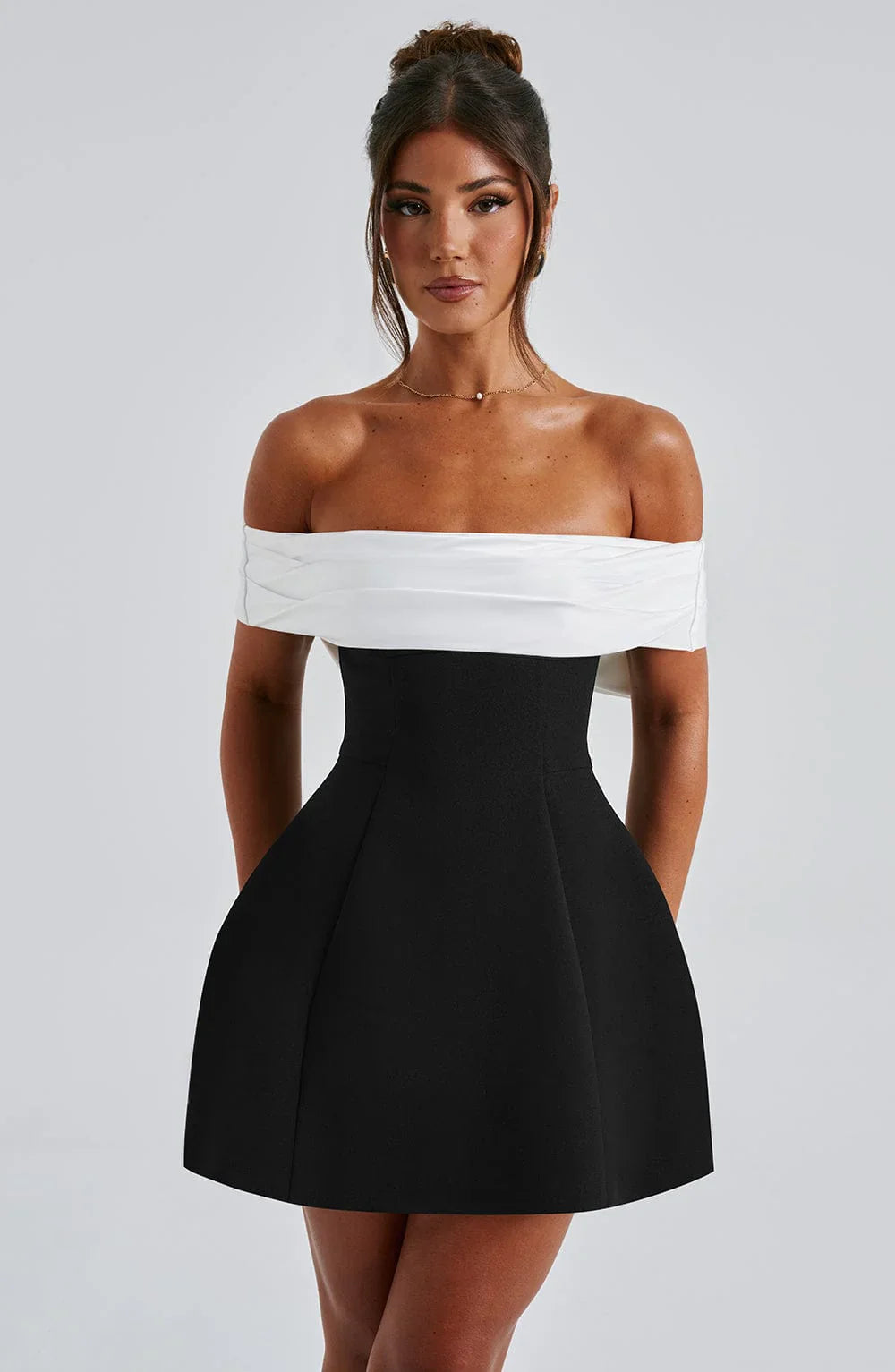 KISSES - VESTIDO MINI CON LAZO SOBREDIMENSIONADO