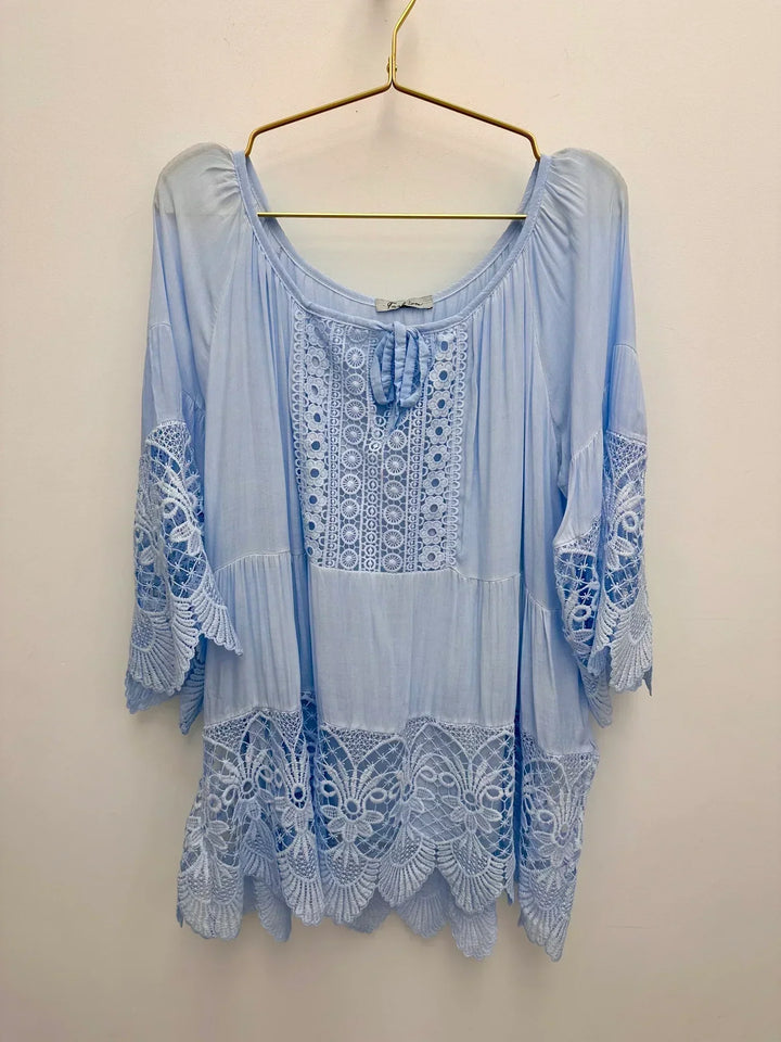 LINA - BLUSA MINIMALISTA DE CUELLO REDONDO