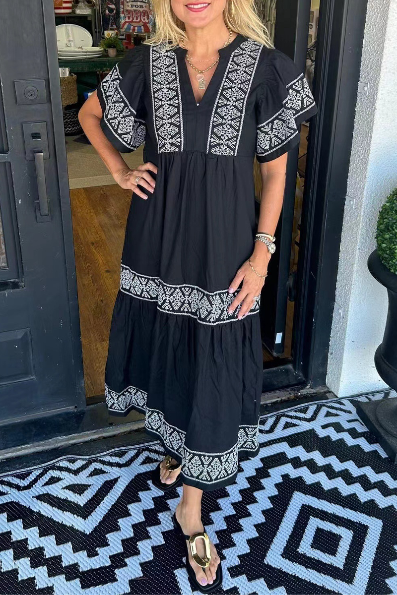 ESTELLA - VESTIDO EN LÍNEA A CON ESCOTE EN V Y PATCHWORK GEOMÉTRICO