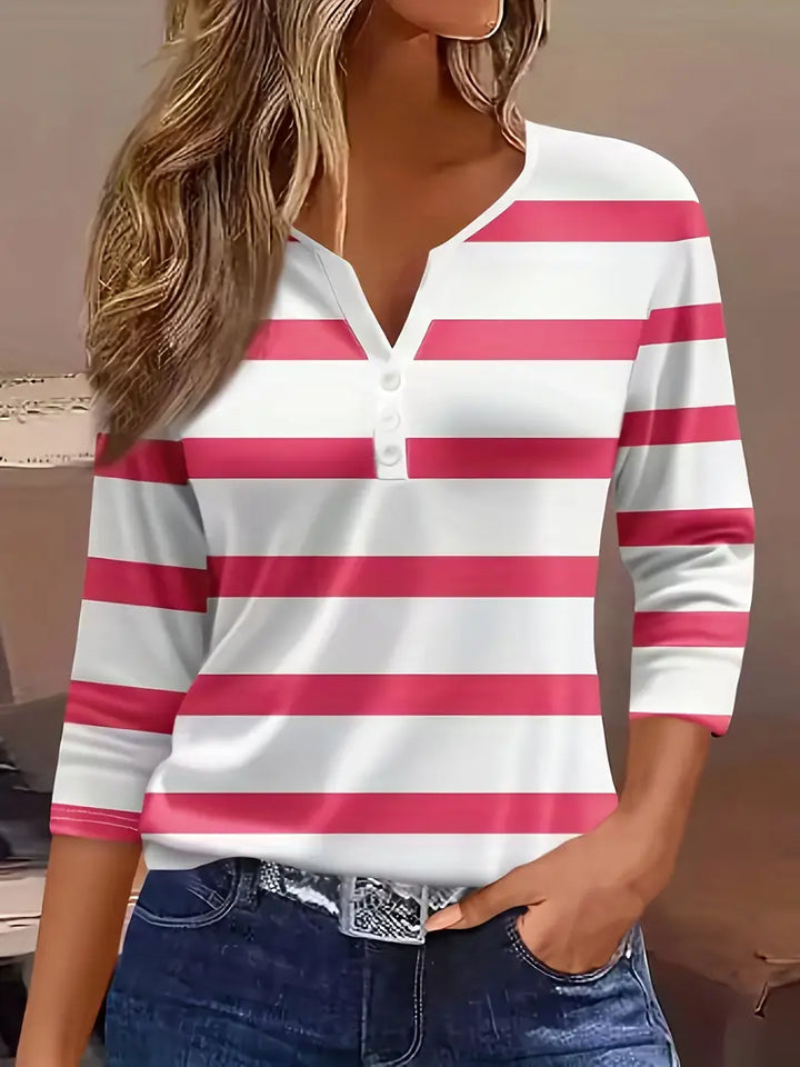 EIRAH - BLUSA ESENCIAL CON ESCOTE EN V Y ESTAMPADO DE RAYAS