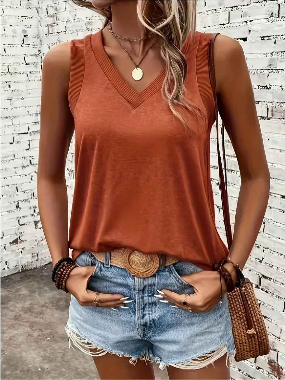 ARCADIA - BLUSA SIN MANGAS CON ESCOTE EN V AIREADA
