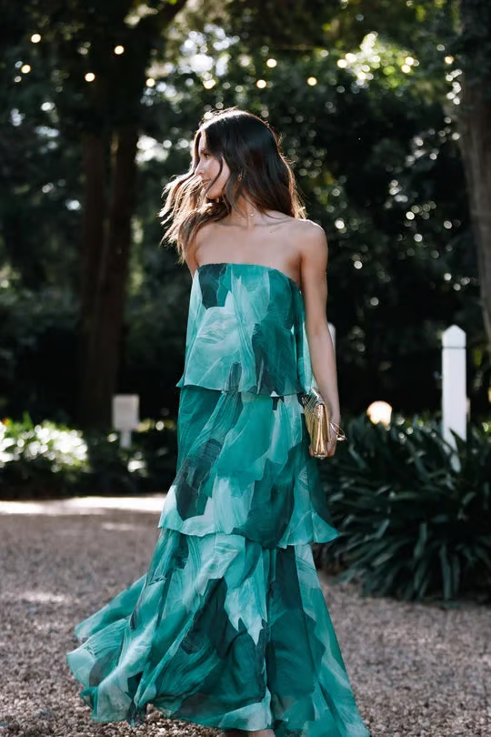 Chelsea - Vestido Maxi Estampado con Volantes y Hombros Descubiertos