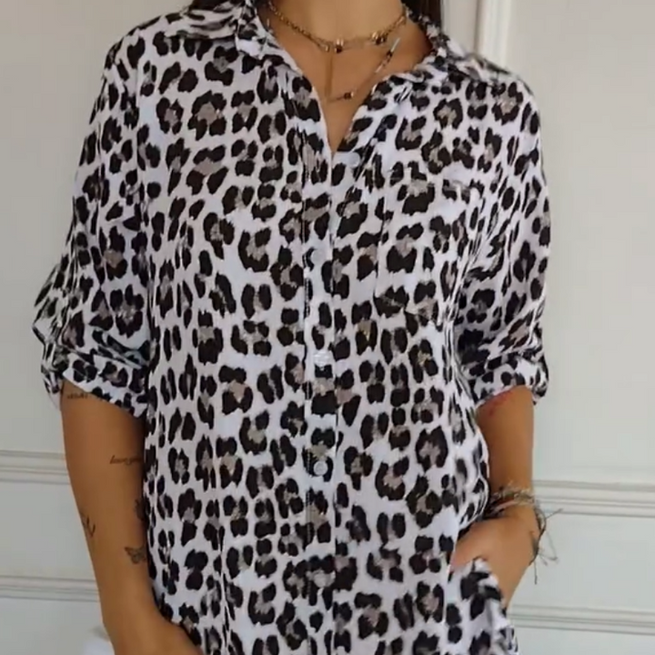 BLUSA GRIS CON ESTAMPADO DE LEOPARDO