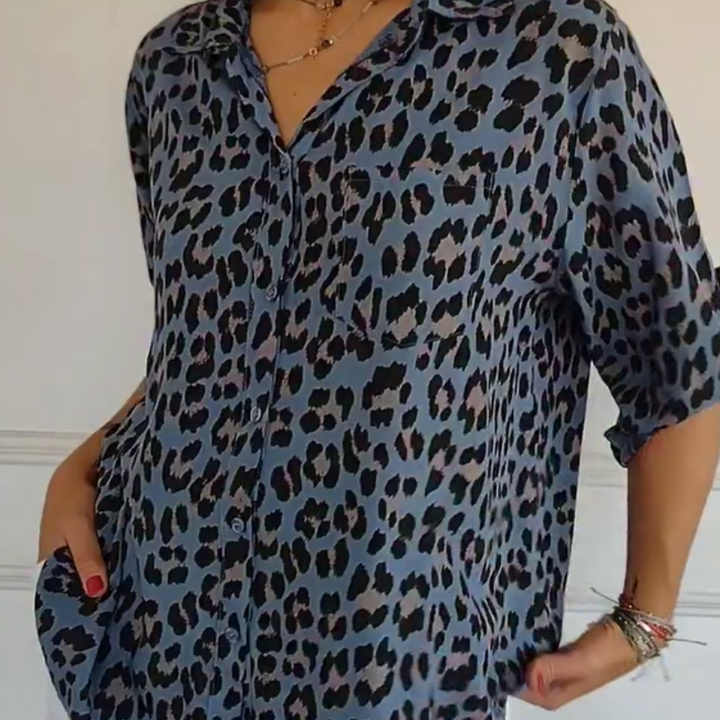 BLUSA GRIS CON ESTAMPADO DE LEOPARDO