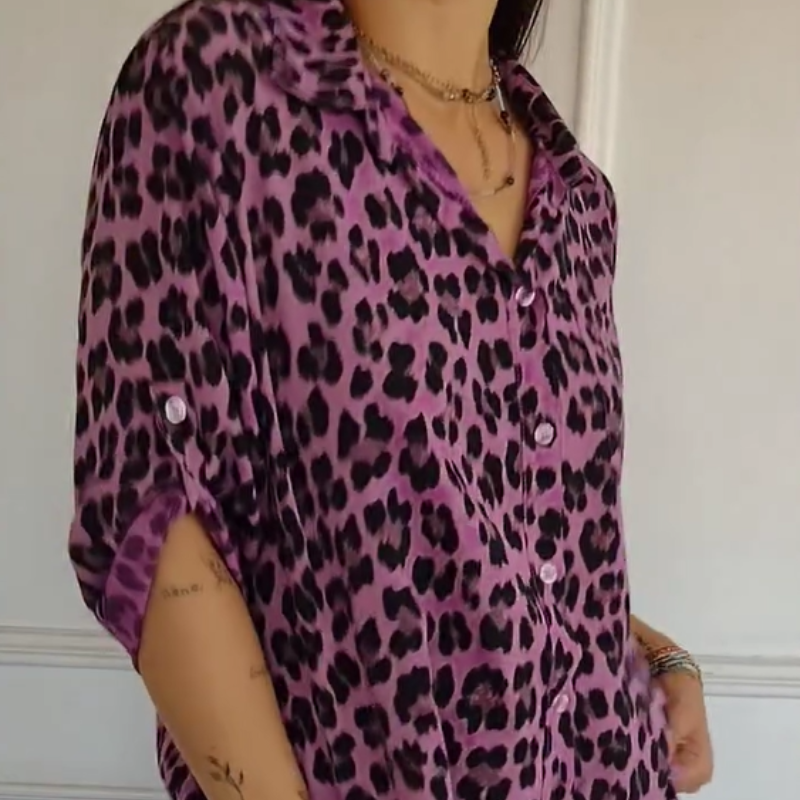 BLUSA GRIS CON ESTAMPADO DE LEOPARDO