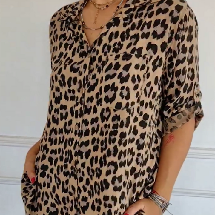 BLUSA GRIS CON ESTAMPADO DE LEOPARDO