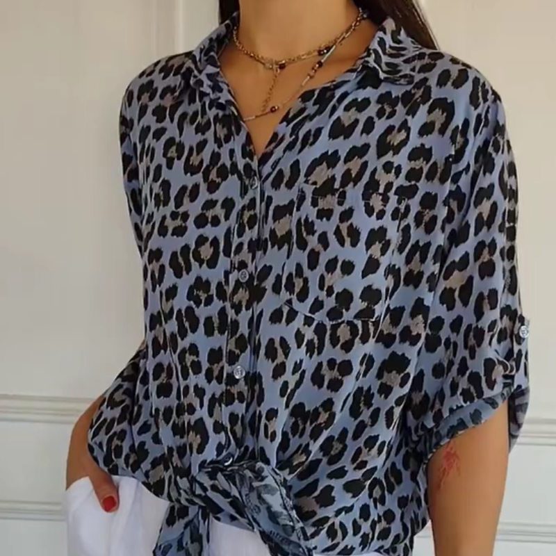 BLUSA GRIS CON ESTAMPADO DE LEOPARDO