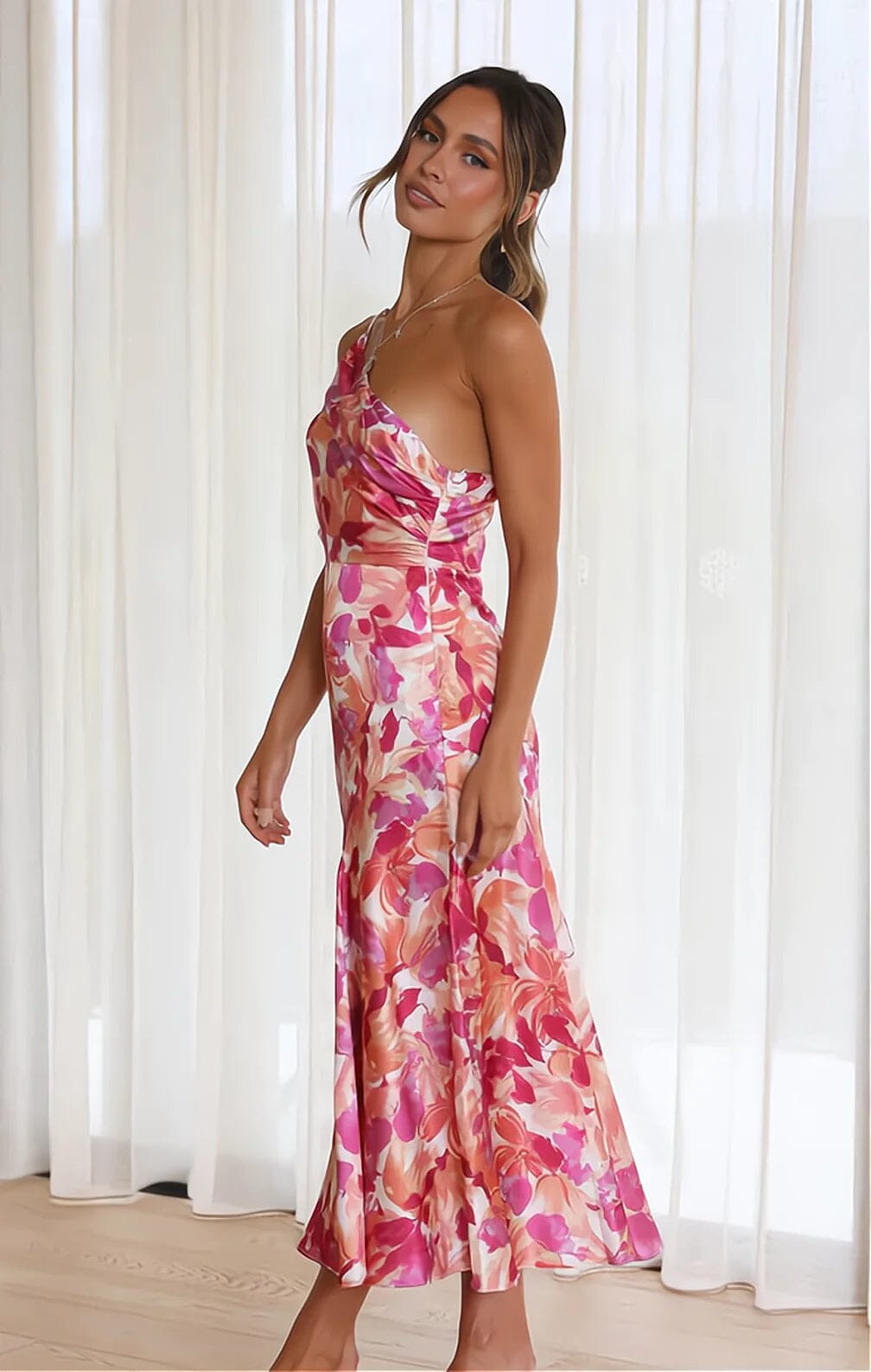 MALIAH - VESTIDO FLUIDO Y ELEGANTE QUE IMPACTA